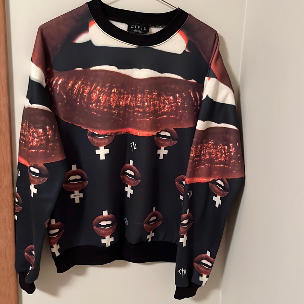 ✅ CIVIL Long Sleeve Crewneck Midweight Sweatshirt Lips 👄 All Over Print Black